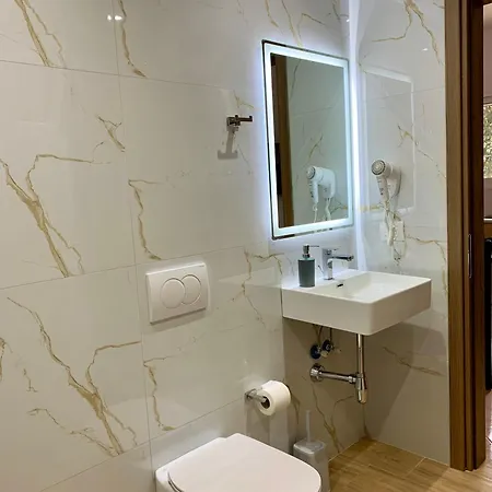 Maxus Apts Апартаменты Саранда